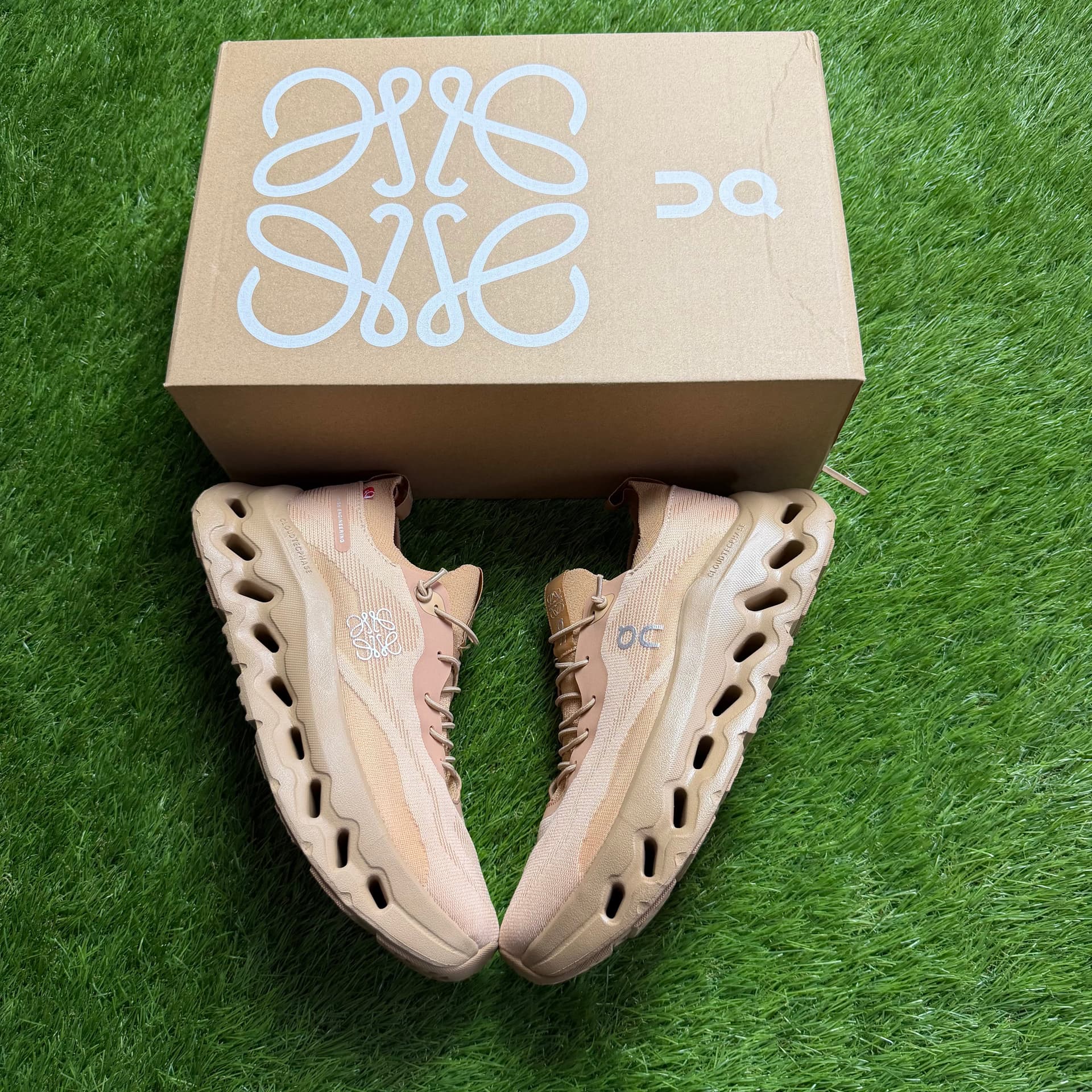 ON Running Cloudtilt LOEWE Dark Sand