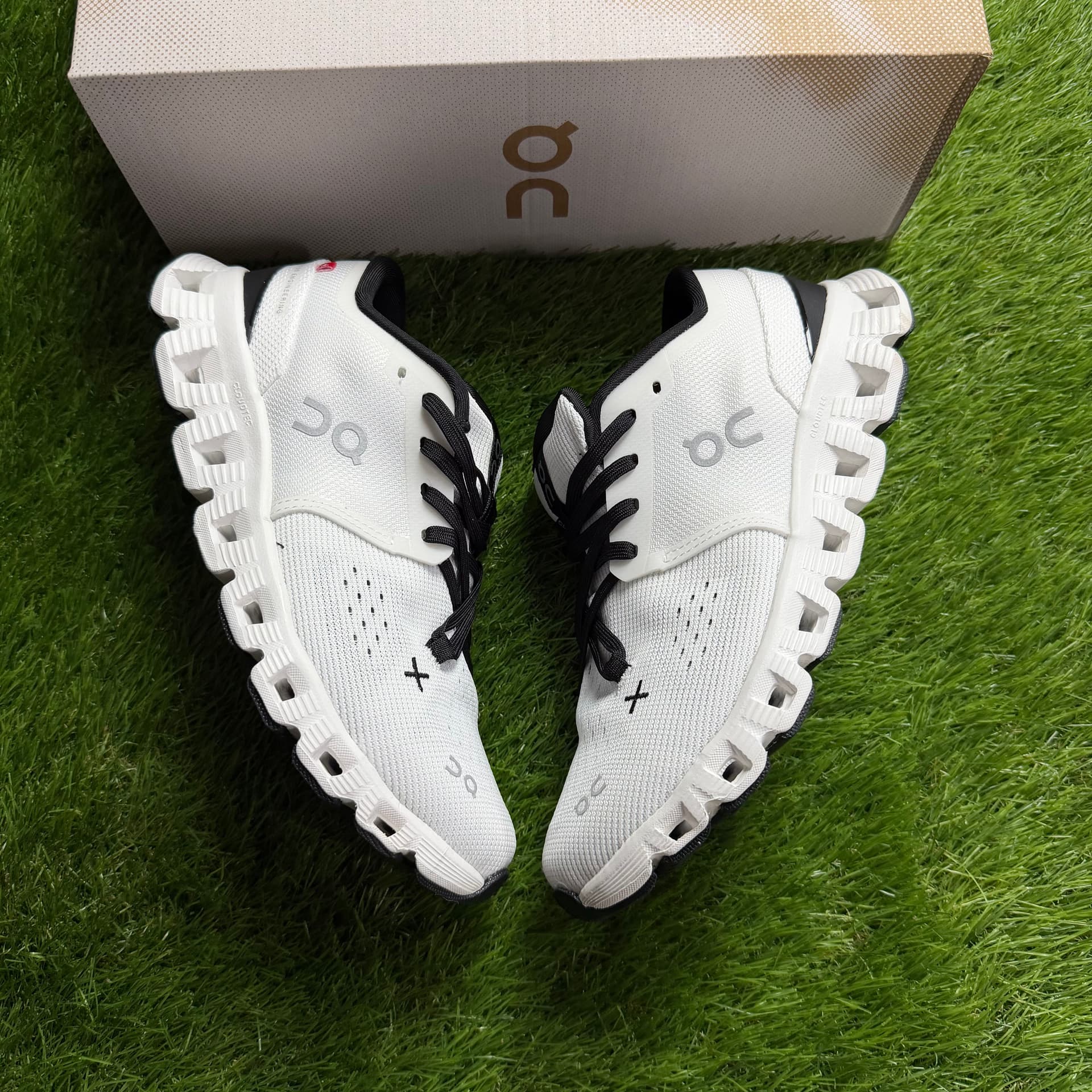 ON Running Cloud X 4 Ivory Black